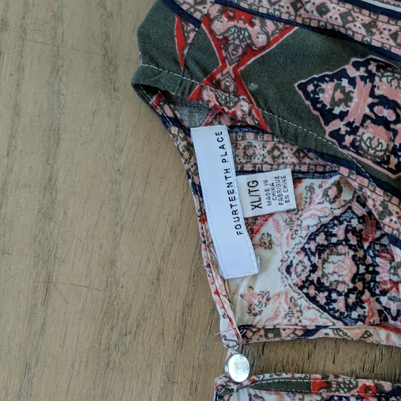 Bell sleeved blouse - Picture 5 of 5